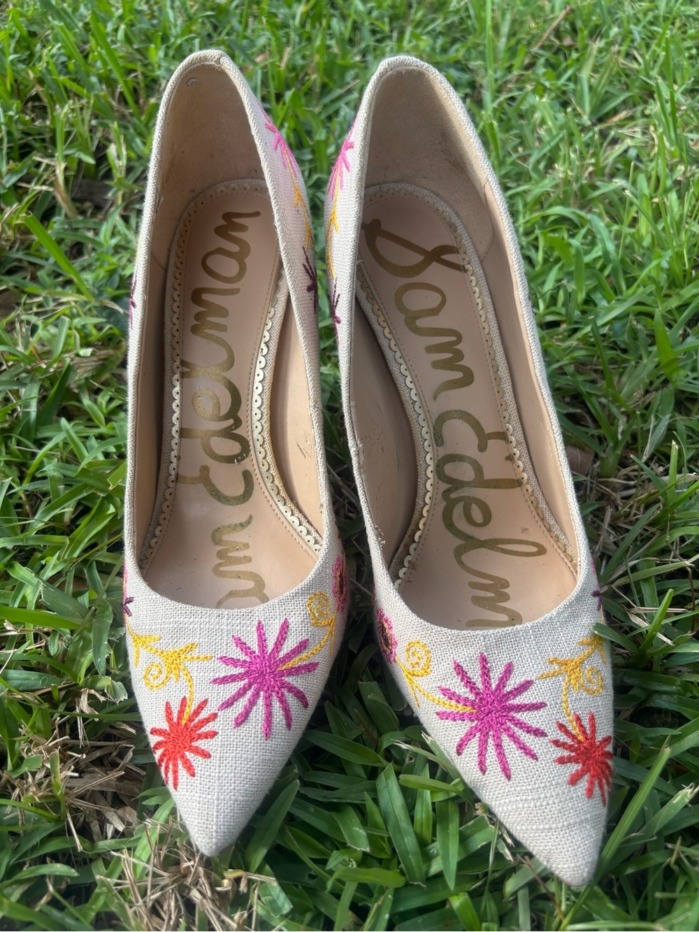 Sam Edelman Beige Embroidered Floral Pointed-Toe Pumps Size 9
